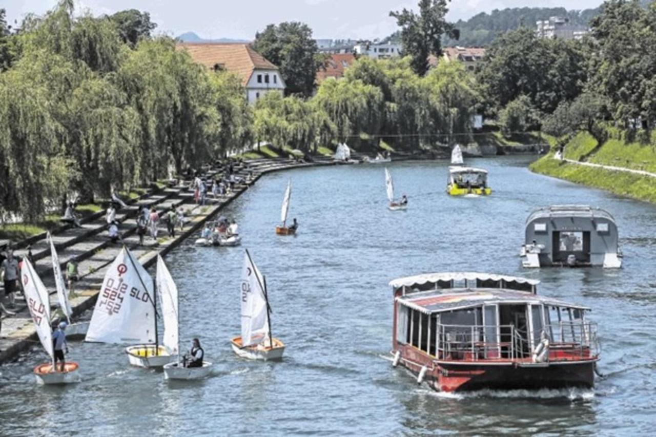 Апартаменты Riverside Ljubljanica With Private Parking Любляна Экстерьер фото